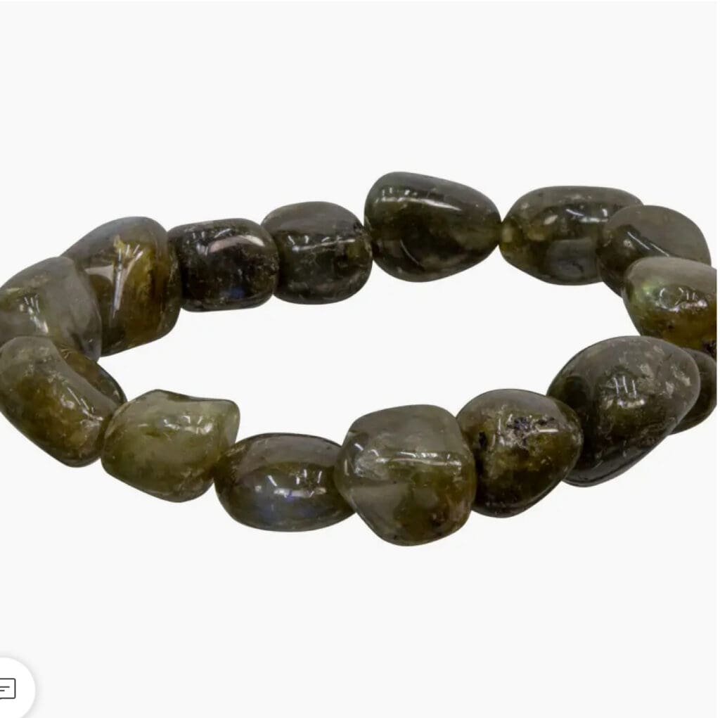 Elastic bracelet made of polished dark green stones.